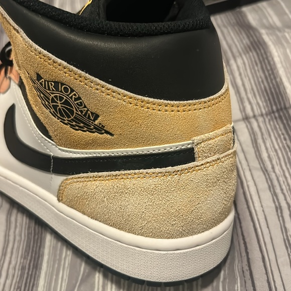 Jordan 1 Mid SE Flight Club Size 11 (Used) - Picture 11 of 14